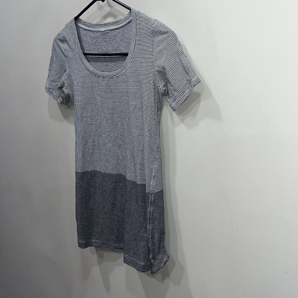 Lululemon size 4  shirt - Picture 2 of 5